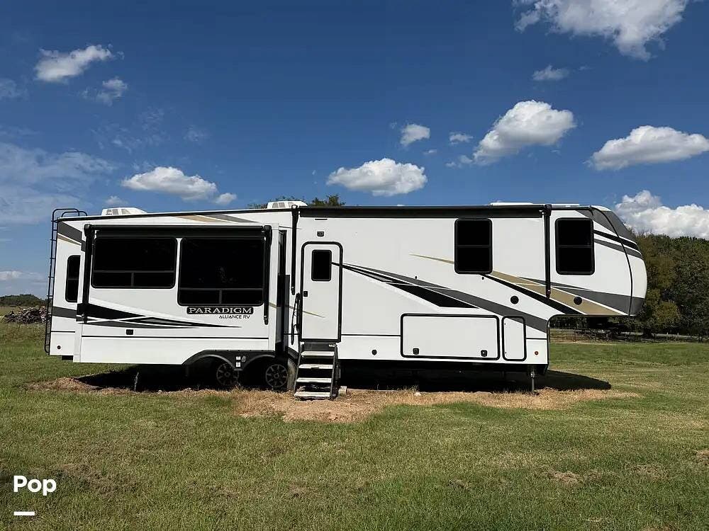 2021 Alliance RV Paradigm 340RL - Used Fifth Wheel For Sale by Pop RVs in Noel, Missouri features Slideout