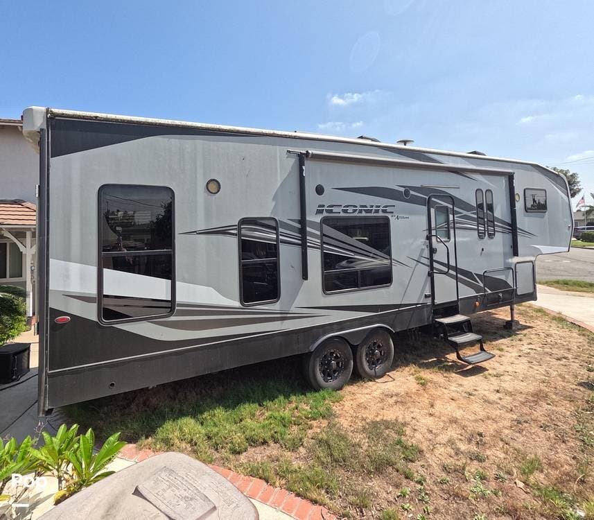 2019 Iconic 3221CKG by Eclipse from Pop RVs in Anaheim, California