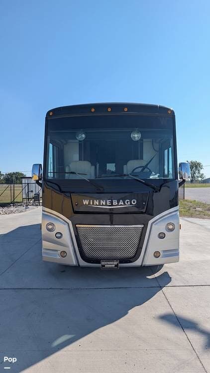 2022 Winnebago Adventurer 30T - Used Class A For Sale by Pop RVs in Columbia, Missouri features Slideout, Leveling Jacks, Generator, Air Conditioning, Awning
