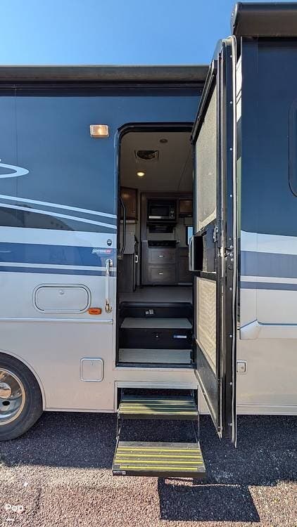 2022 Adventurer 30T by Winnebago from Pop RVs in Columbia, Missouri