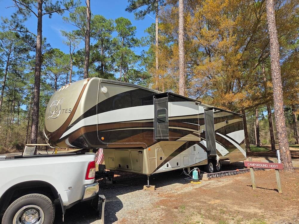 2019 DRV Mobile Suites 39DBRS3 - Used Fifth Wheel For Sale by Pop RVs in Grand Island, New York features Slideout