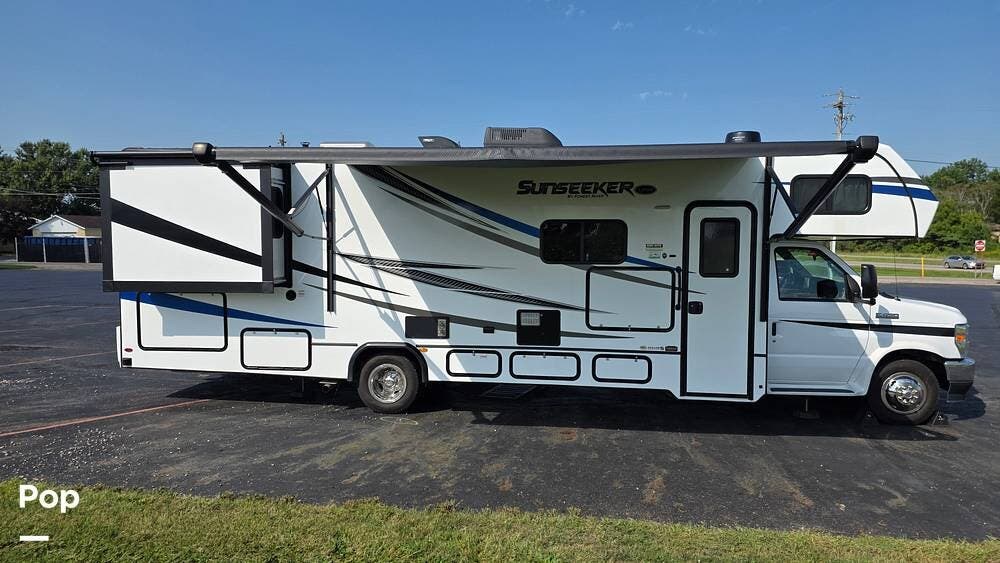 2021 Forest River Sunseeker 3010DS - Used Class C For Sale by Pop RVs in Dalton, Ohio features Leveling Jacks, Awning, Air Conditioning, Slideout, Generator