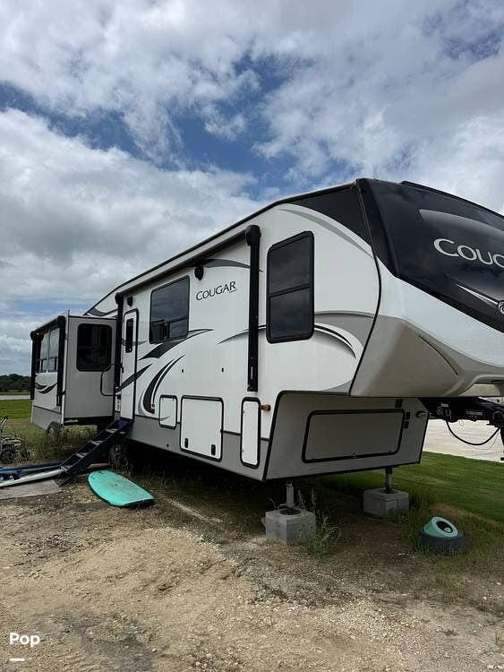 2021 Keystone Cougar 368MBI - Used Fifth Wheel For Sale by Pop RVs in Taylor, Texas features Slideout