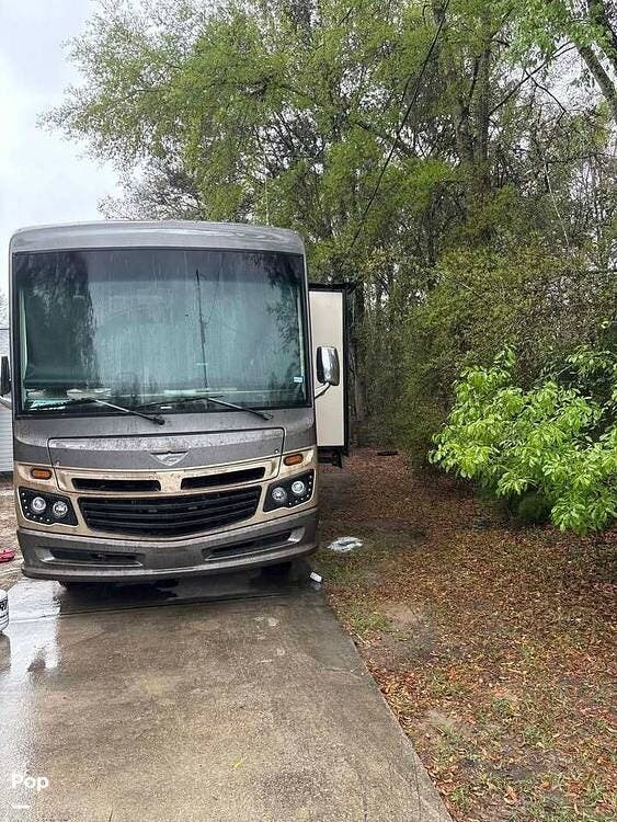 2016 Fleetwood Bounder 35K - Used Class A For Sale by Pop RVs in Summerfield, Florida features Slideout