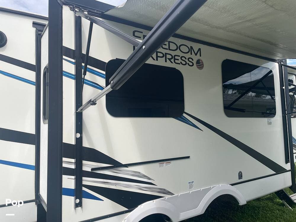 Used 2022 Coachmen Freedom Express 320BHDSLE available in Venice, Florida