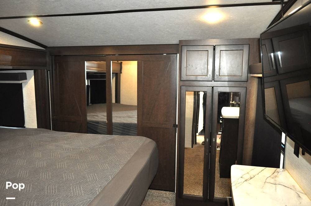 2021 Dutchmen Atlas 3602LFKB - Used Fifth Wheel For Sale by Pop RVs in Lake Havasu City, Arizona features Air Conditioning, Leveling Jacks, Slideout, Awning