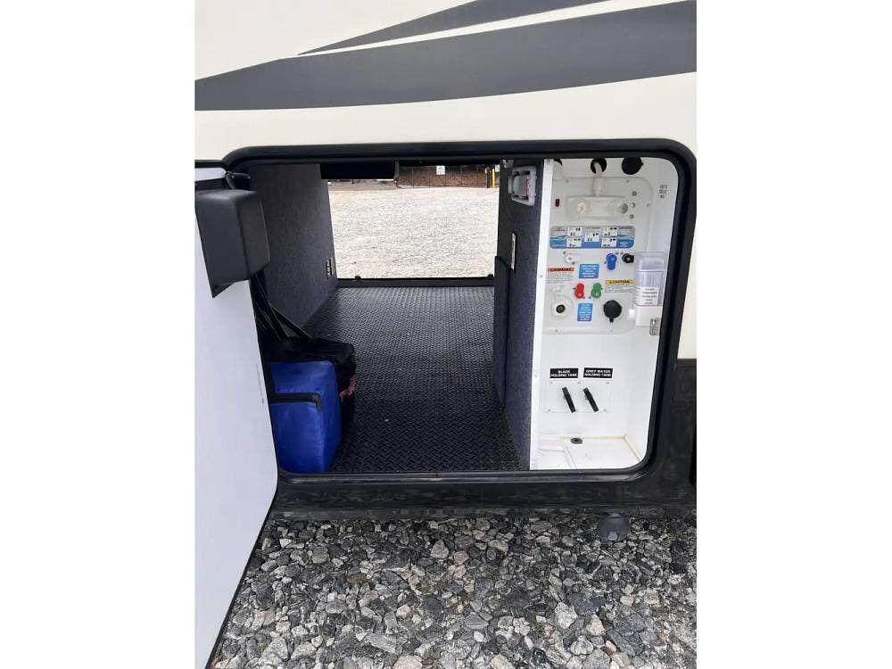 Used 2017 Jayco North Point 375BHFS available in Cumming, Georgia
