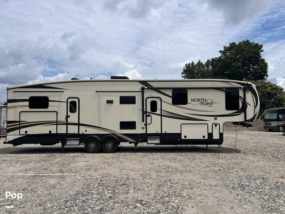 2017 Jayco North Point 375BHFS - Used Fifth Wheel For Sale by Pop RVs in Cumming, Georgia features Slideout
