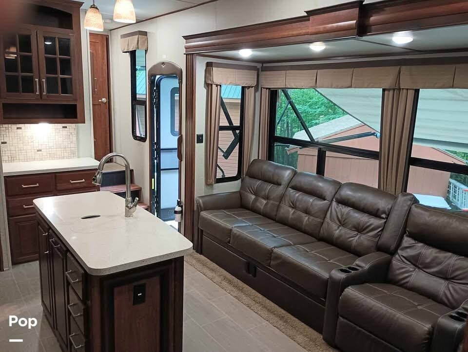 2019 Avalanche 395BH by Keystone from Pop RVs in Bryant Pond, Maine