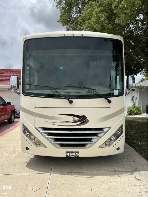 2018 Thor Motor Coach Hurricane 29M - Used Class A For Sale by Pop RVs in Sun City Center, Florida features Slideout