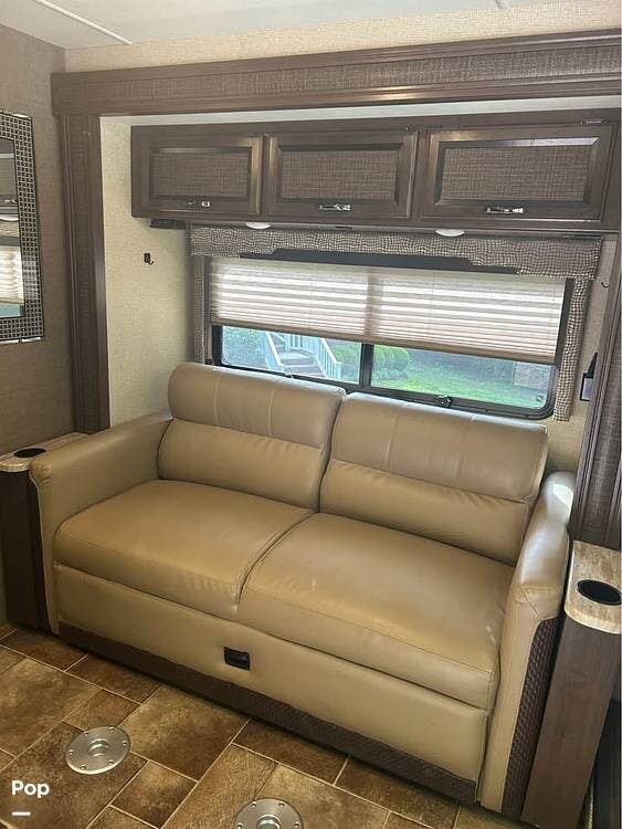 2017 Vegas 24.1 by Thor Motor Coach from Pop RVs in Rome, Georgia