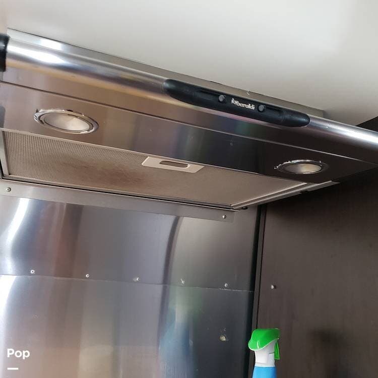 2009 Airstream International 23D Signature - Used Travel Trailer For Sale by Pop RVs in Ocean City, New Jersey features Awning, Air Conditioning