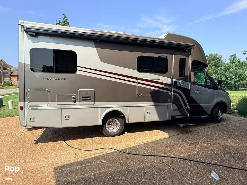 2023 Tiffin Wayfarer 25TW - Used Class C For Sale by Pop RVs in Franklin, Tennessee features Slideout