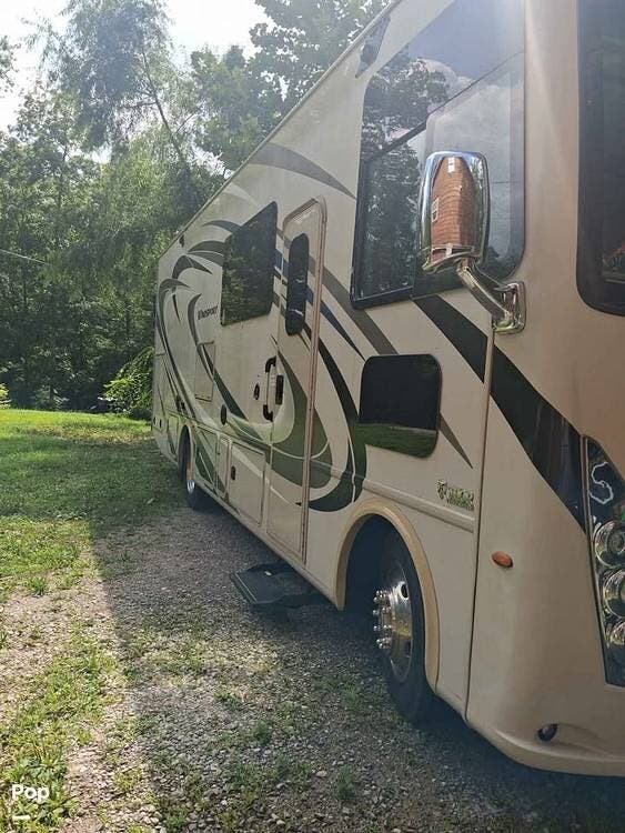 2018 Thor Motor Coach Windsport 29M - Used Class A For Sale by Pop RVs in Charlotte, Tennessee features Slideout