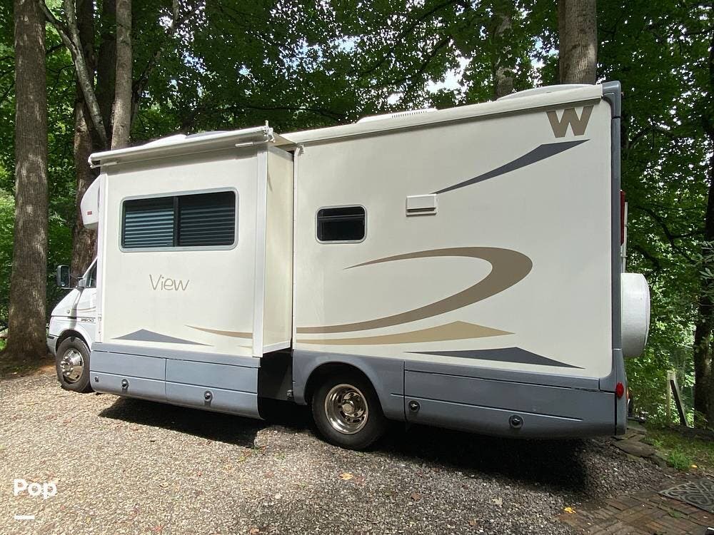 2006 Winnebago View 23H - Used Class C For Sale by Pop RVs in Burnsville, North Carolina features Slideout