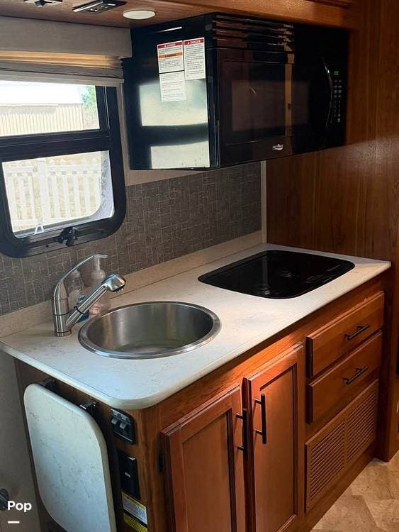 2016 Jayco Melbourne 24k - Used Class C For Sale by Pop RVs in Fruita, Colorado features Slideout
