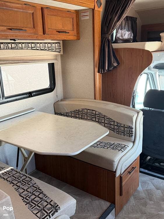 2016 Jayco Melbourne 24K - Used Class C For Sale by Pop RVs in Fruita, Colorado features Air Conditioning, Generator, Leveling Jacks, Awning, Slideout