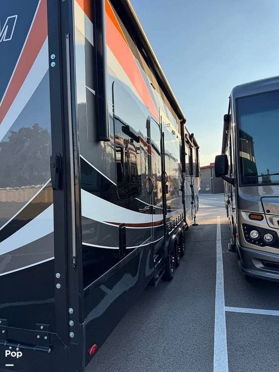 2022 Grand Design Momentum 399TH-R - Used Toy Hauler For Sale by Pop RVs in Thonotosassa, Florida features Slideout