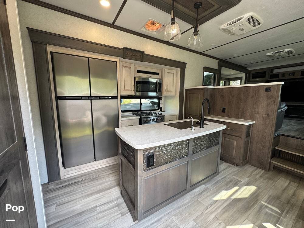 2022 Alliance RV Paradigm M-385FL - Used Fifth Wheel For Sale by Pop RVs in Attalla, Alabama features Leveling Jacks, Slideout, Awning, Air Conditioning