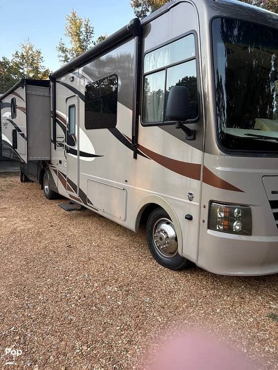 2016 Coachmen Pursuit 33BH - Used Class A For Sale by Pop RVs in Liberty, Mississippi features Slideout