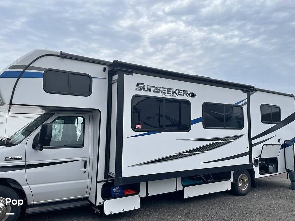 2022 Forest River Sunseeker LE 2850S - Used Class C For Sale by Pop RVs in Sussex, New Jersey features Slideout