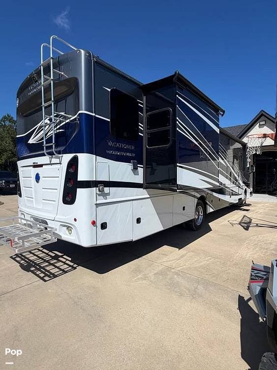 2021 Holiday Rambler Vacationer 36F - Used Class A For Sale by Pop RVs in Timpson, Texas features Slideout