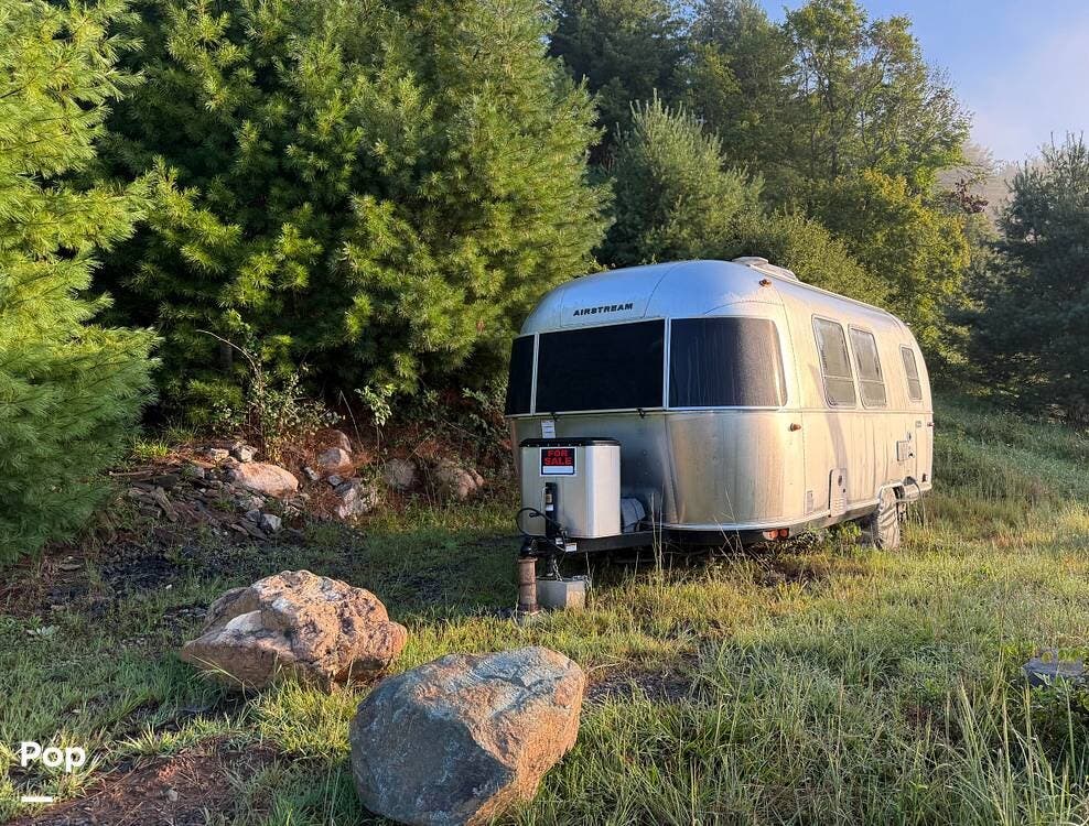 2021 Bambi 20FB by Airstream from Pop RVs in West Jefferson, North Carolina