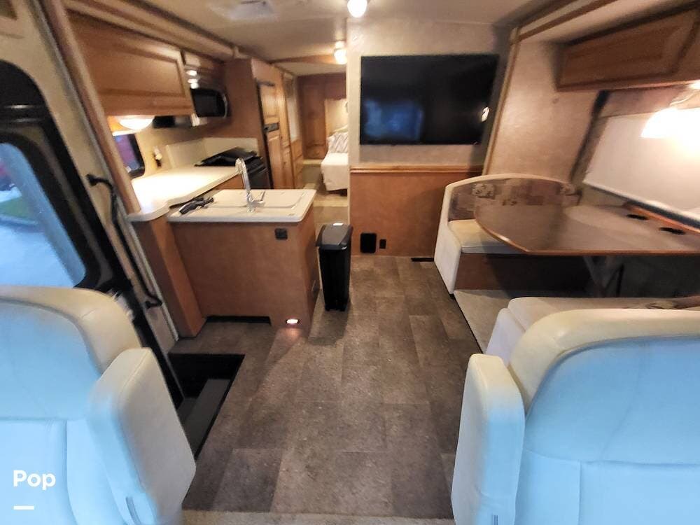 2015 Winnebago Vista 27N - Used Class A For Sale by Pop RVs in Melbourne, Florida features Air Conditioning, Awning, Leveling Jacks, Slideout, Generator