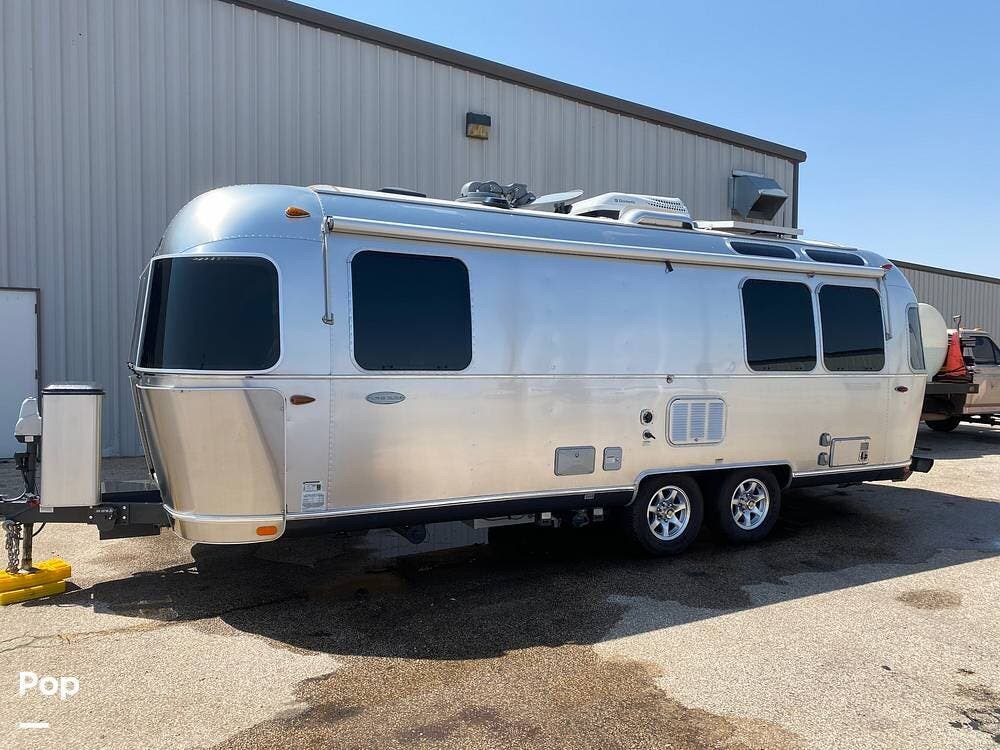 2016 Flying Cloud 25FB Queen by Airstream from Pop RVs in Amarillo, Texas