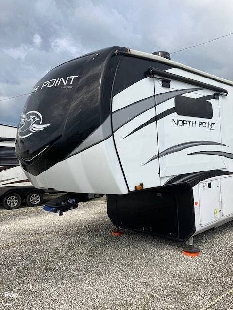 2022 Jayco North Point 310RLTS - Used Fifth Wheel For Sale by Pop RVs in Oxford, Florida features Slideout