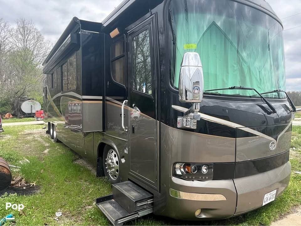2005 Monaco RV Executive 40PBT - Used Diesel Pusher For Sale by Pop RVs in Walshville, Illinois features Awning, Generator, Slideout, Air Conditioning, Leveling Jacks