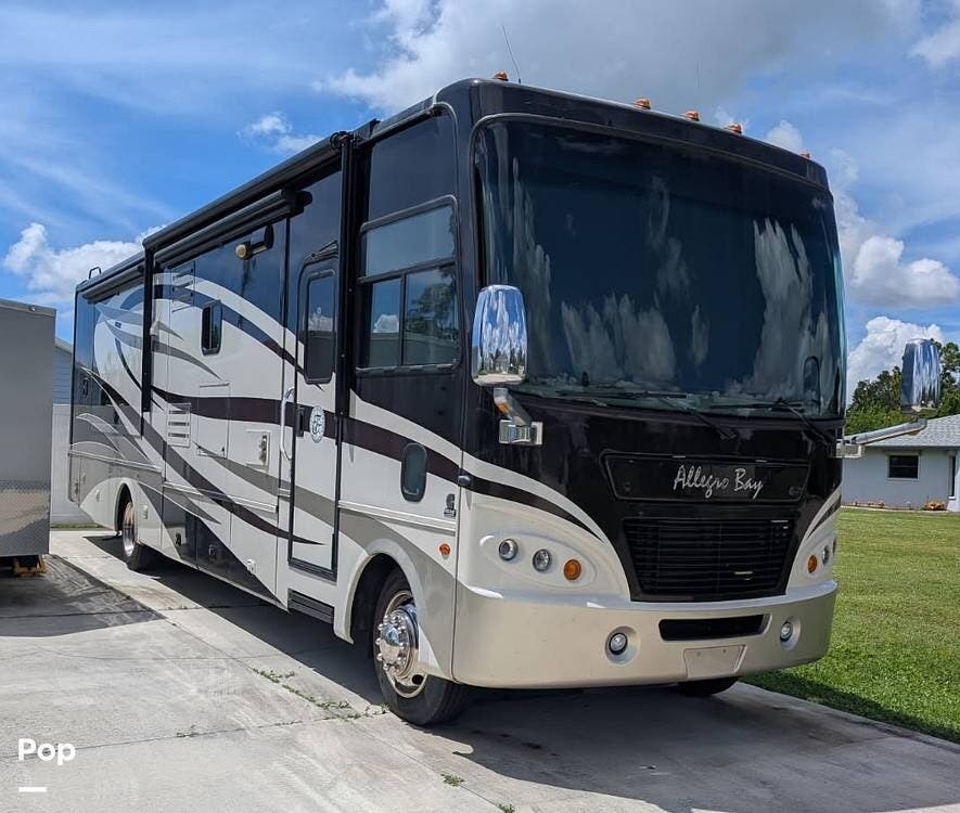 2009 Tiffin Allegro Bay 37QSB - Used Diesel Pusher For Sale by Pop RVs in Port Charlotte, Florida features Slideout