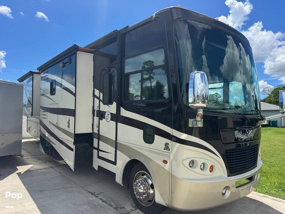 2009 Tiffin Allegro Bay 37QSB - Used Diesel Pusher For Sale by Pop RVs in Port Charlotte, Florida features Leveling Jacks, Awning, Air Conditioning, Generator, Slideout