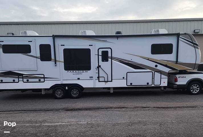 2021 Alliance RV Paradigm 356RD - Used Fifth Wheel For Sale by Pop RVs in Birmingham, Alabama features Slideout