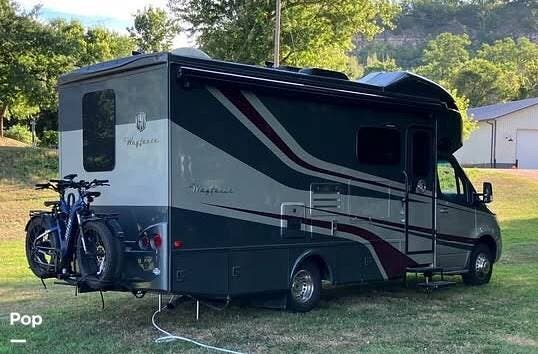 2020 Tiffin Wayfarer 25RW - Used Diesel Pusher For Sale by Pop RVs in De Pere, Wisconsin features Slideout