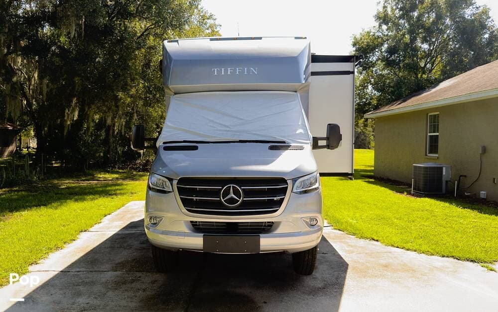 2022 Tiffin Wayfarer 25RW - Used Class C For Sale by Pop RVs in Winter Haven, Florida features Generator, Awning, Leveling Jacks, Air Conditioning, Slideout