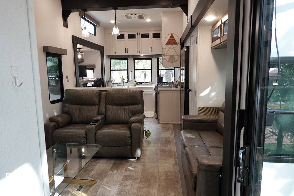 2025 Forest River Puma 403LFT - Used Travel Trailer For Sale by Pop RVs in Austin, Texas features Air Conditioning, Leveling Jacks, Slideout, Awning