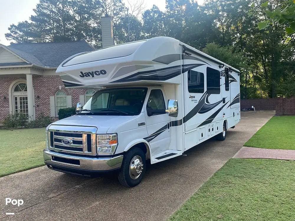 2018 Jayco Greyhawk Prestige 29 MVP - Used Class C For Sale by Pop RVs in Sturgis, South Dakota features Slideout