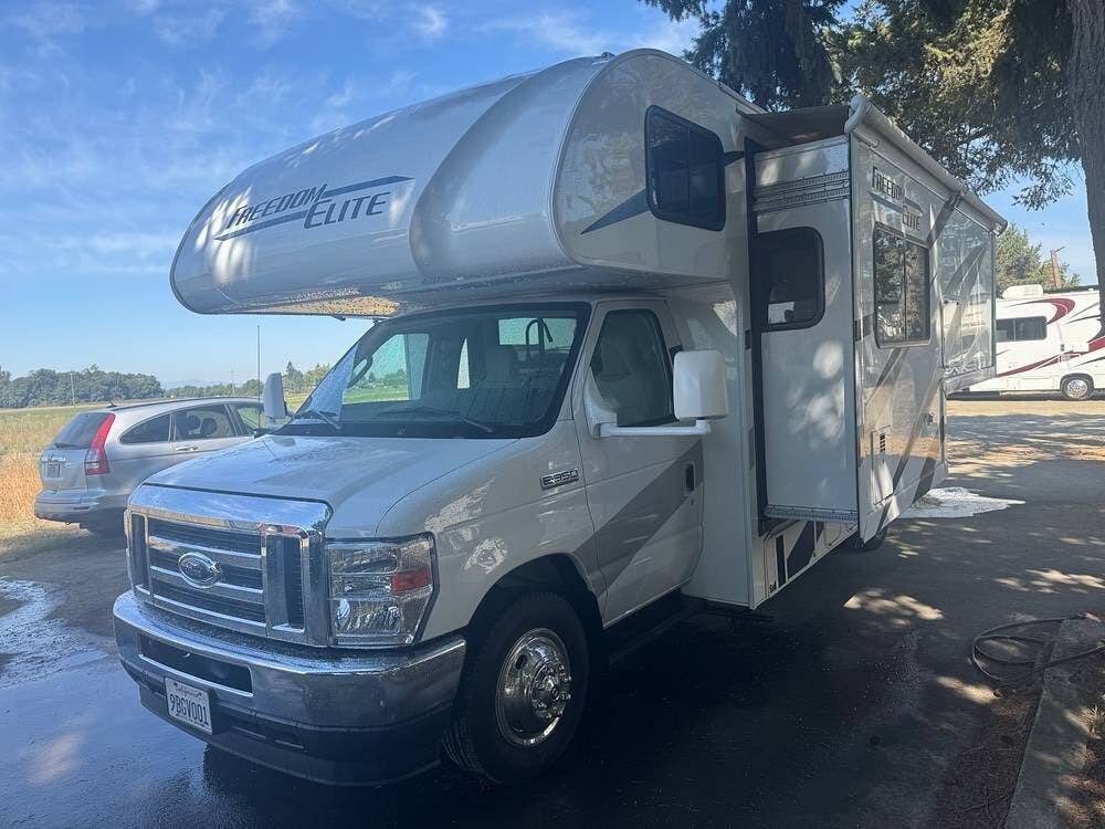 2022 Thor Motor Coach Freedom Elite 24HE - Used Class C For Sale by Pop RVs in Boise, Idaho features Slideout