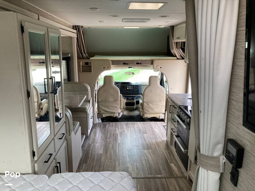 2022 Thor Motor Coach Freedom Elite 24HE - Used Class C For Sale by Pop RVs in Boise, Idaho features Generator, Awning, Air Conditioning, Slideout, Leveling Jacks