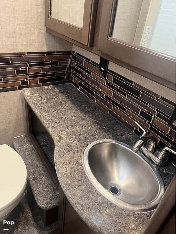 2019 Outlaw 29j by Thor Motor Coach from Pop RVs in Cle Elum, Washington