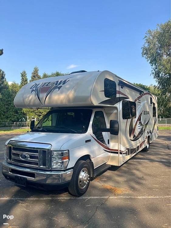 2019 Thor Motor Coach Outlaw 29j - Used Toy Hauler For Sale by Pop RVs in Cle Elum, Washington features Awning, Leveling Jacks, Generator, Air Conditioning, Slideout