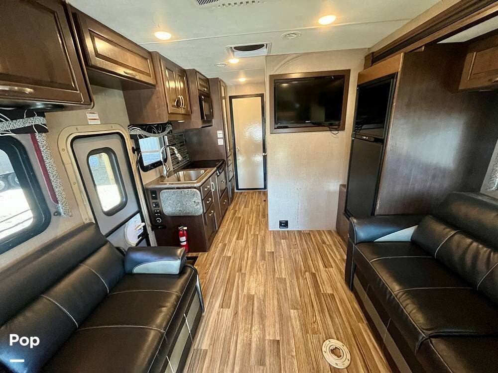 2019 Outlaw 29J by Thor Motor Coach from Pop RVs in Cle Elum, Washington