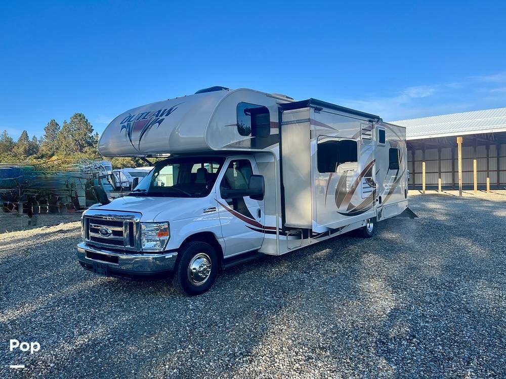 2019 Thor Motor Coach Outlaw 29J - Used Toy Hauler For Sale by Pop RVs in Cle Elum, Washington features Slideout, Generator, Leveling Jacks, Air Conditioning, Awning