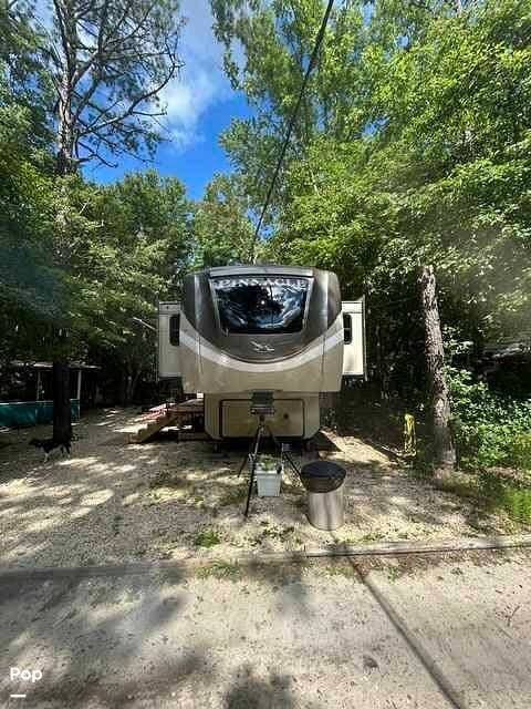 2018 Jayco Pinnacle 38FLWS - Used Fifth Wheel For Sale by Pop RVs in Woodbine, New Jersey features Air Conditioning