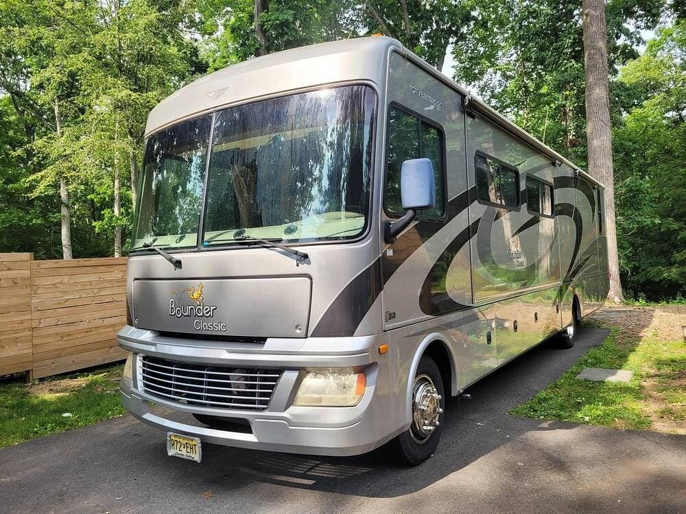 2011 Bounder Classic 36R by Fleetwood from Pop RVs in West Milford, New Jersey