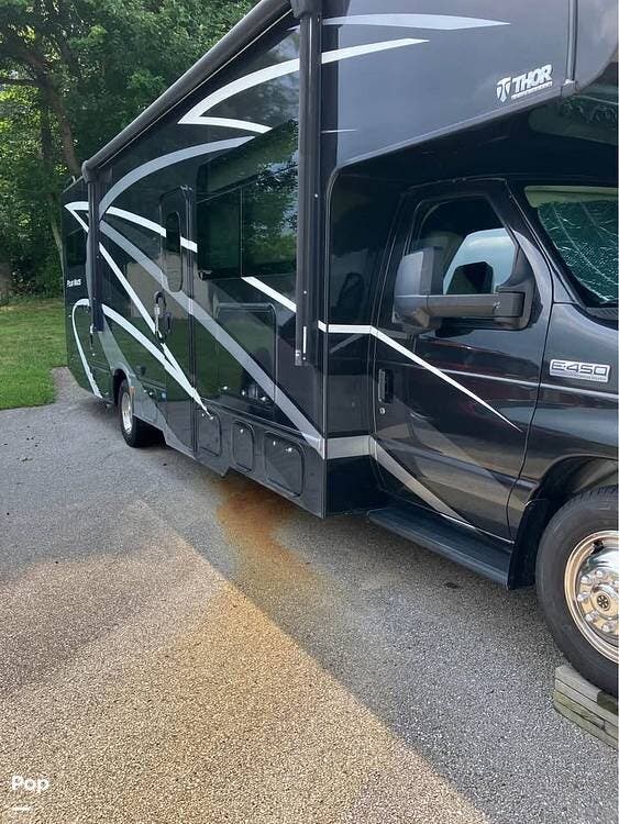 2021 Thor Motor Coach Four Winds 31w - Used Class C For Sale by Pop RVs in Fawn Grove, Pennsylvania features Slideout