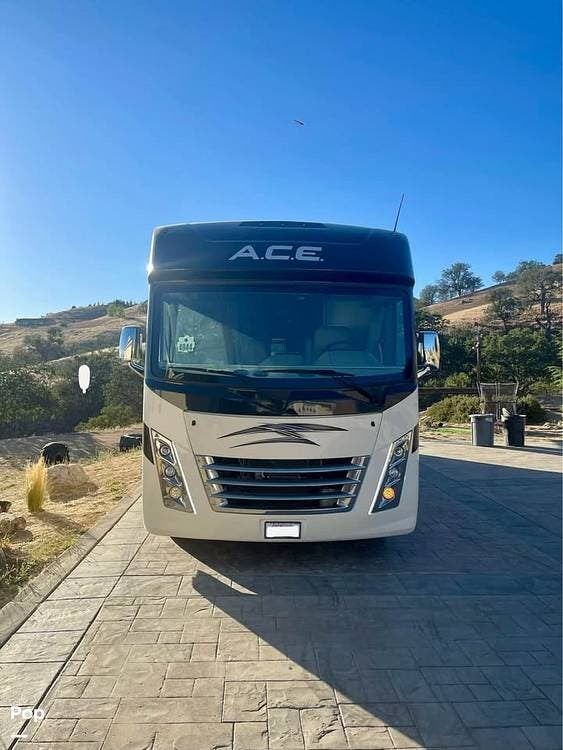 2022 Thor Motor Coach A.C.E. 32.3 - Used Class A For Sale by Pop RVs in Tehachapi, California features Awning, Generator, Slideout, Air Conditioning