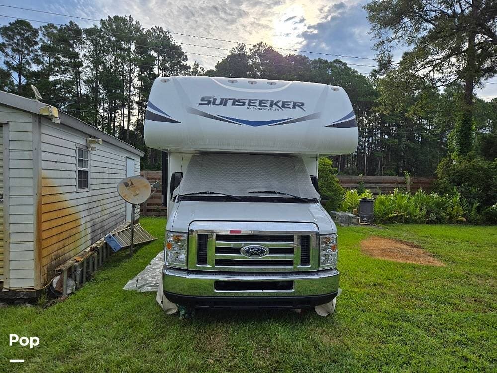2018 Forest River Sunseeker 3010DS - Used Class C For Sale by Pop RVs in Hinesville, Georgia features Slideout