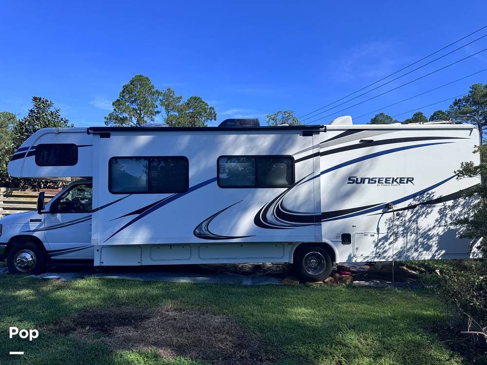 2018 Forest River Sunseeker 3010DS - Used Class C For Sale by Pop RVs in Hinesville, Georgia features Air Conditioning, Slideout, Generator, Awning